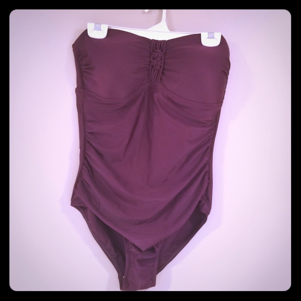 ⬇️3/$25 bundle 🏷 crochet twist bathing suit L